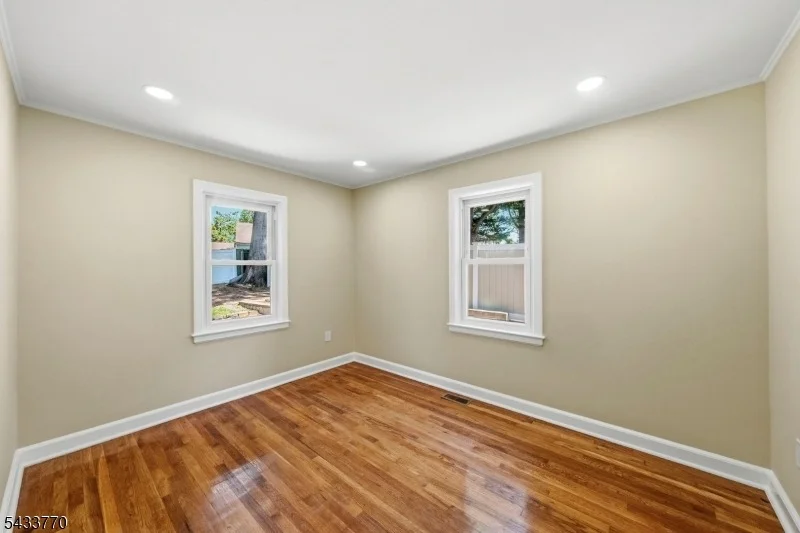 Photo of 573 Conant St