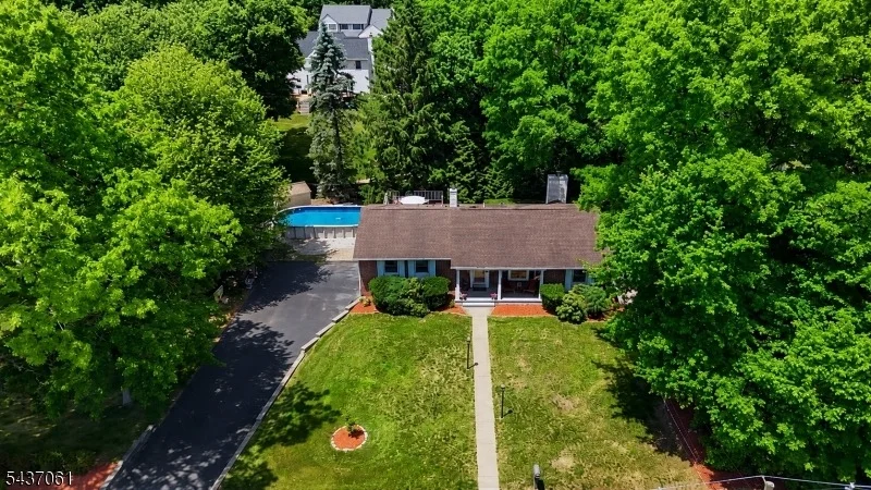 Photo of 16 Windsor Dr