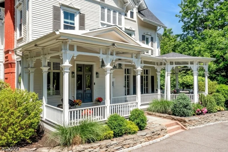 Photo of 42 Llewellyn Rd