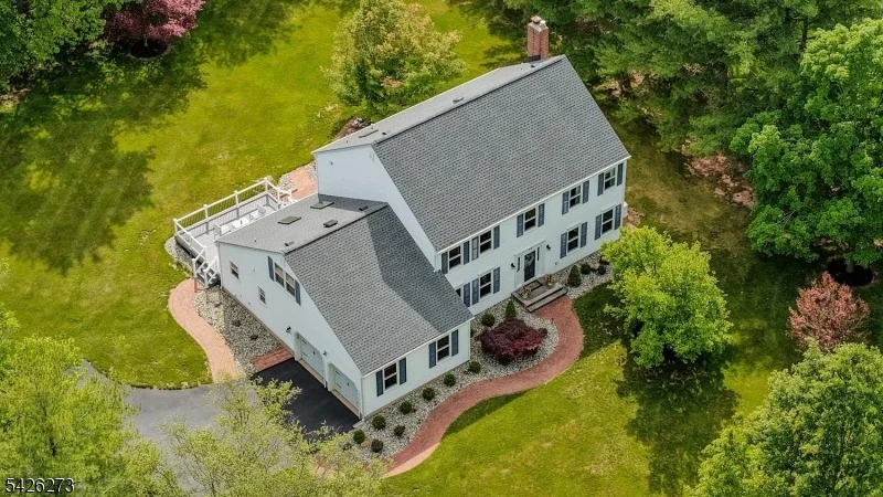 Photo of 77 Ridgeview Dr
