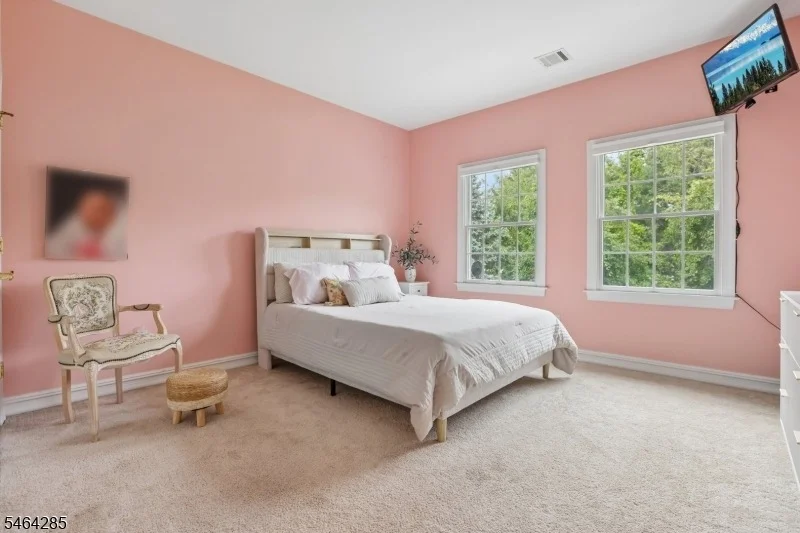 Photo of 5 Chesterfield Dr