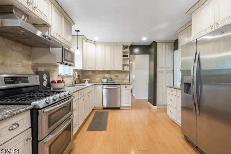 Photo of 43 Chaucer Dr