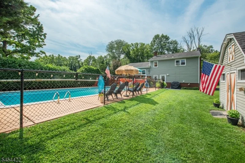Photo of 320 Horseneck Rd
