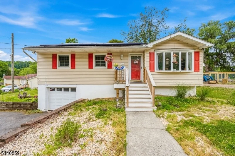 Photo of 194 Decker Pond Rd