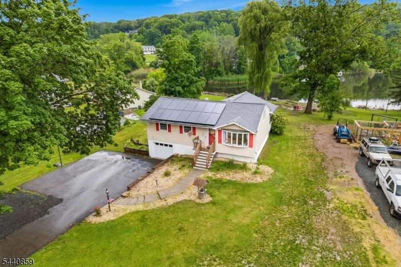 Photo of 194 Decker Pond Rd