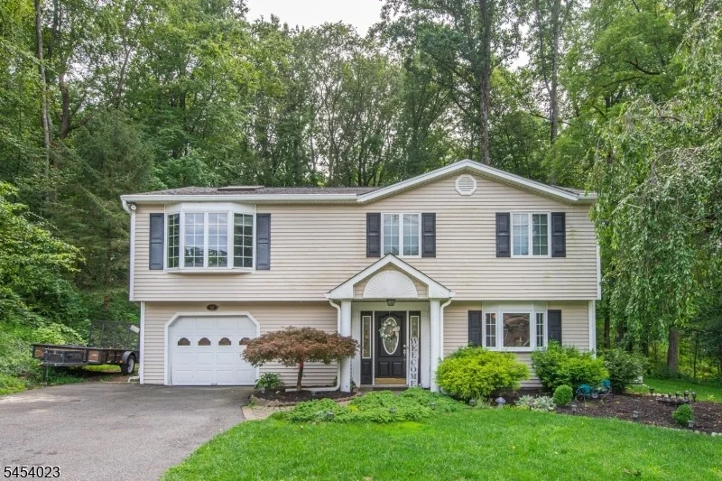 Photo of 42 Scenic Dr