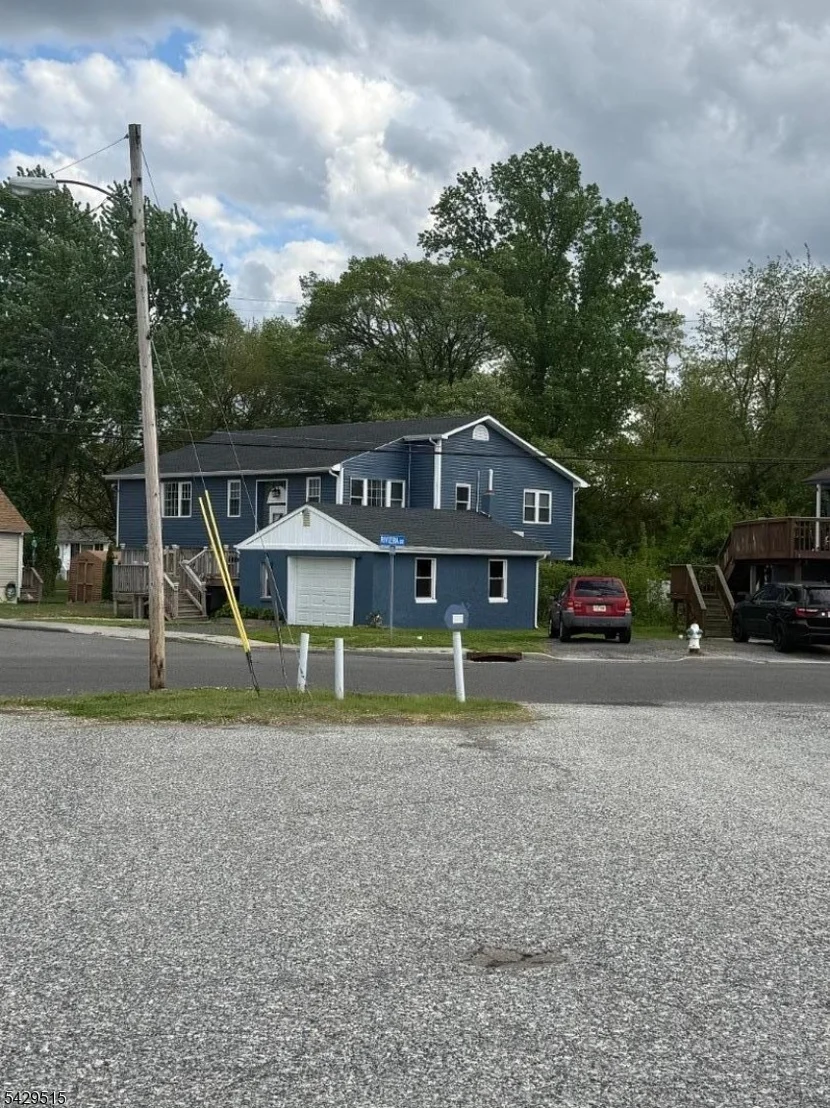 Photo of 161 Harvard Rd