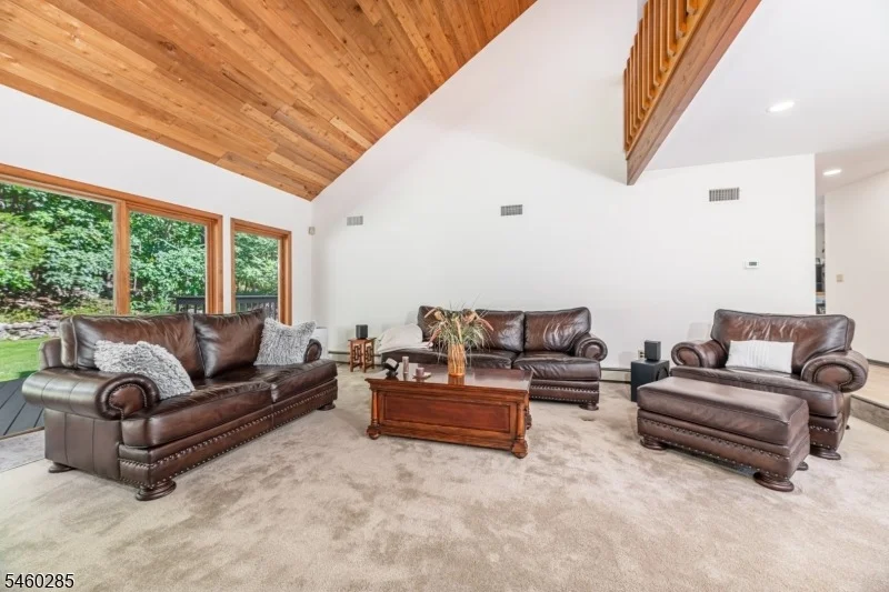 Photo of 33 Radcliffe Dr