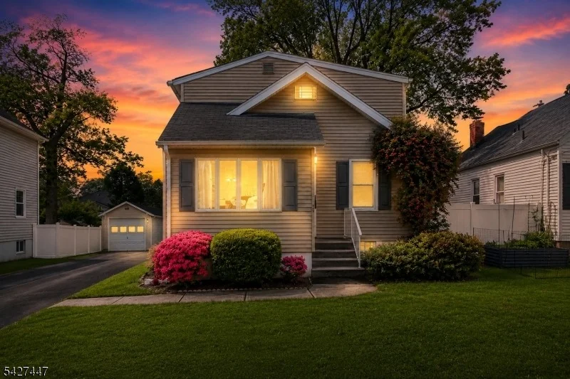 Photo of 74 8Th Ave