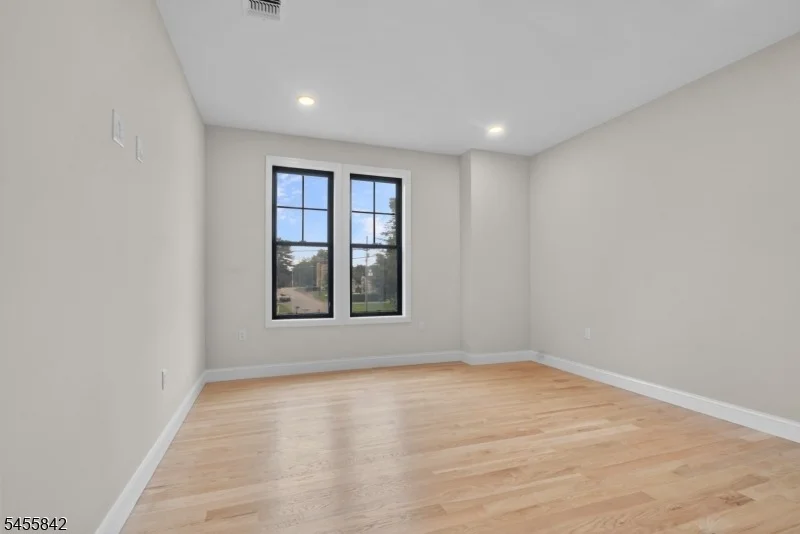 Photo of 41 Lefke Ln