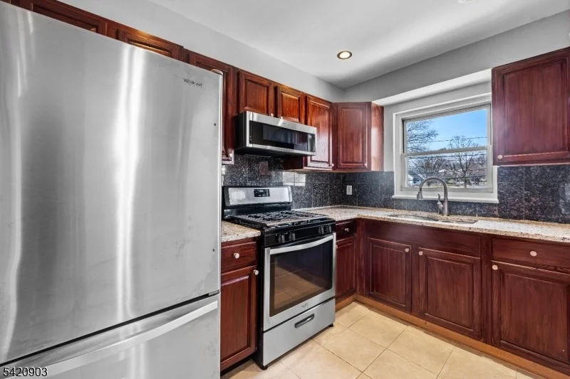 Photo of Unit 6 at 418 Esplanade