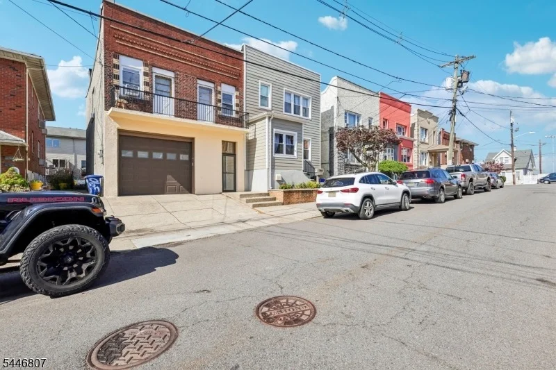 Photo of 390 Delano Pl