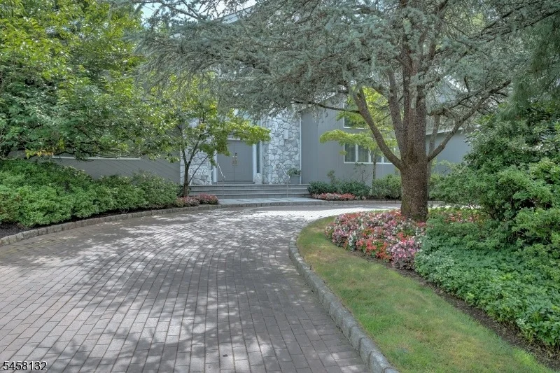 Photo of 52 Edgemont Rd