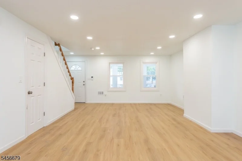 Photo of 549 Beach St
