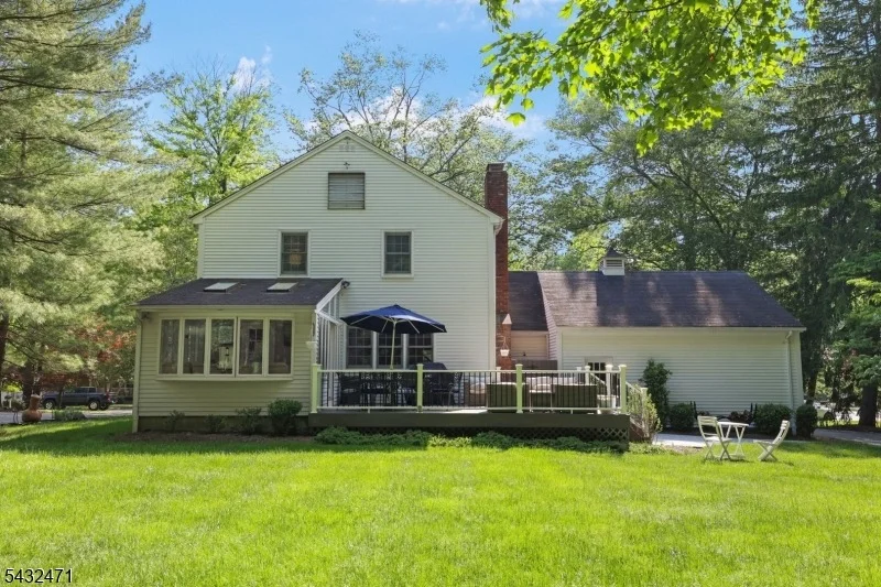 Photo of 7 Pontiac Dr