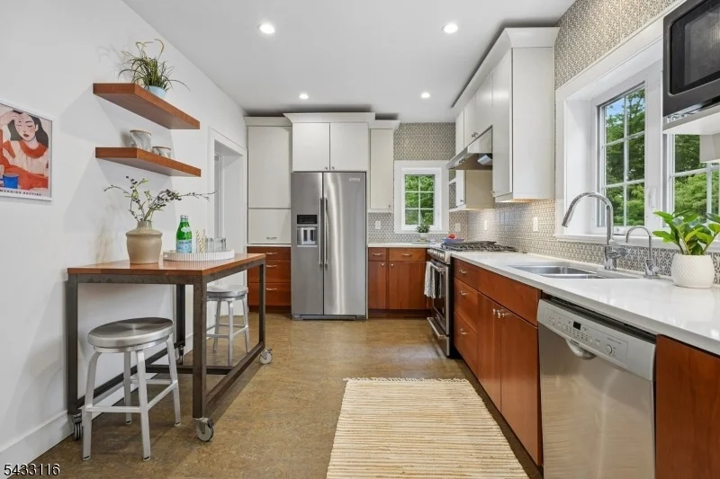 Photo of 108 Oakview Ave