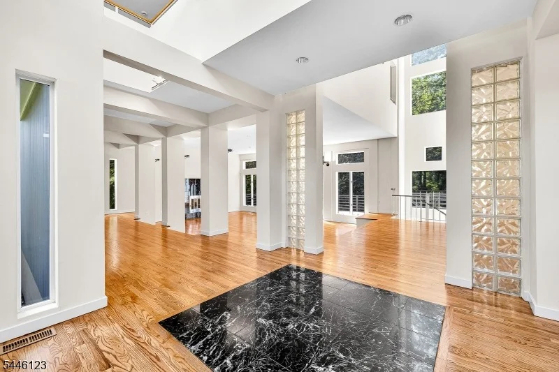 Photo of 30 Ellsworth Dr