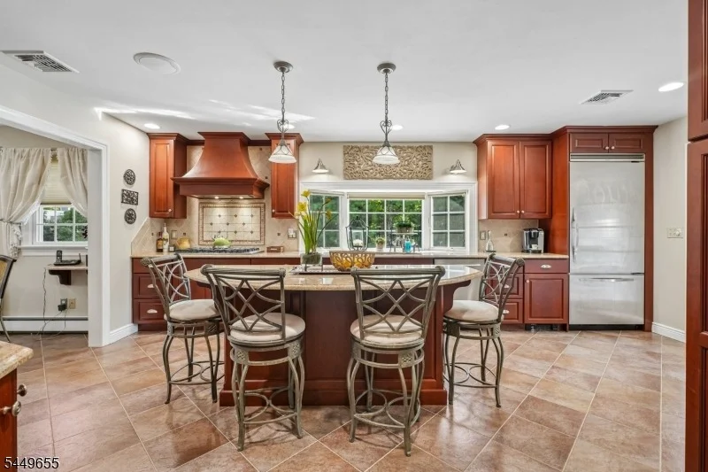 Photo of 9 Pitcairn Dr