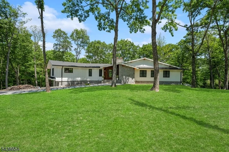Photo of 9 Hilltop Rd
