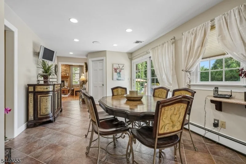 Photo of 9 Pitcairn Dr
