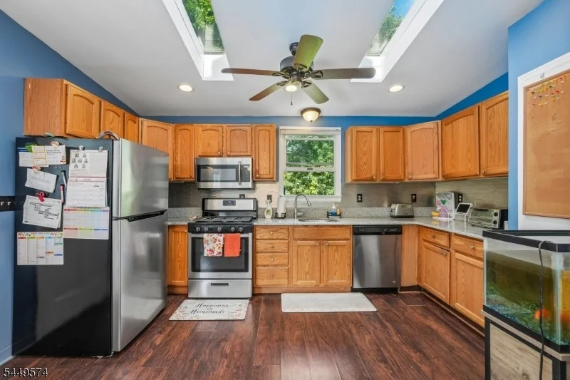 Photo of 2 Howard St