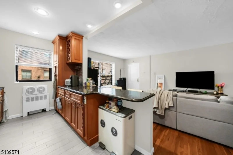 Photo of Unit 4E at 130 Orient Way