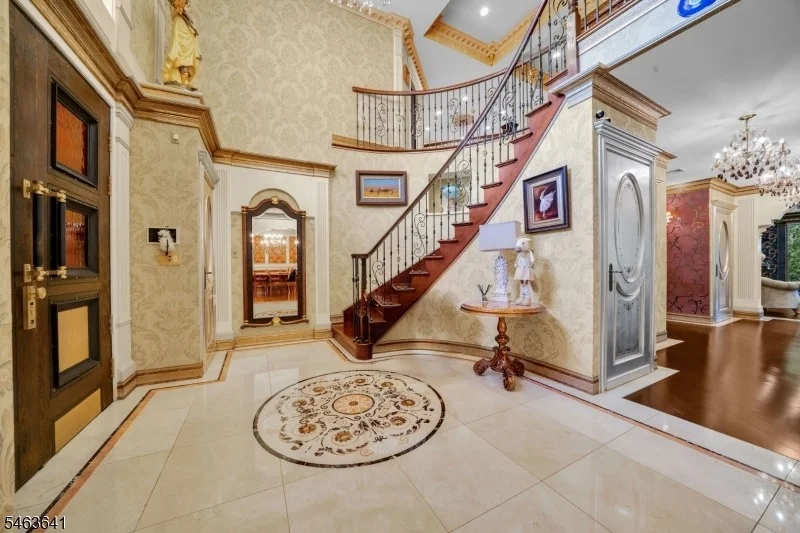 Photo of 1088 Dearborn Rd