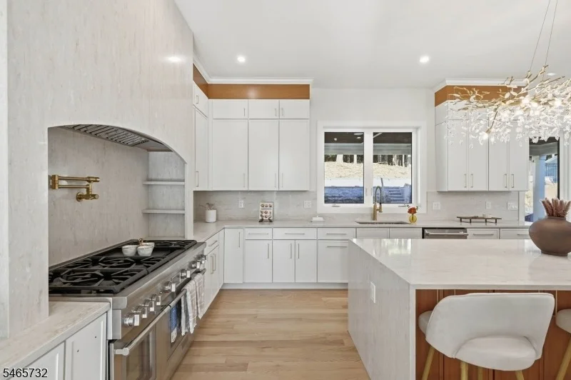 Photo of 6 Cliffside Dr