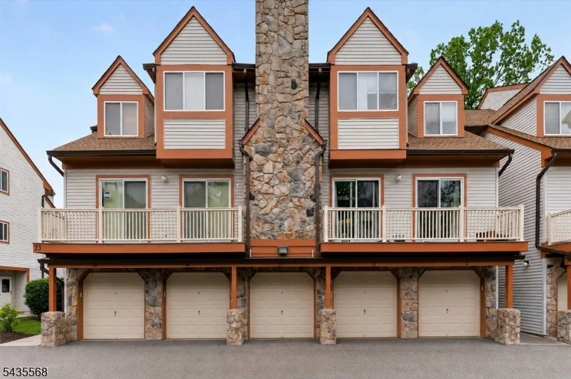 Photo of 32 Woods Edge Dr