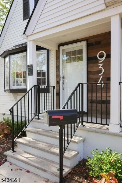 Photo of 934 Moessner Ave