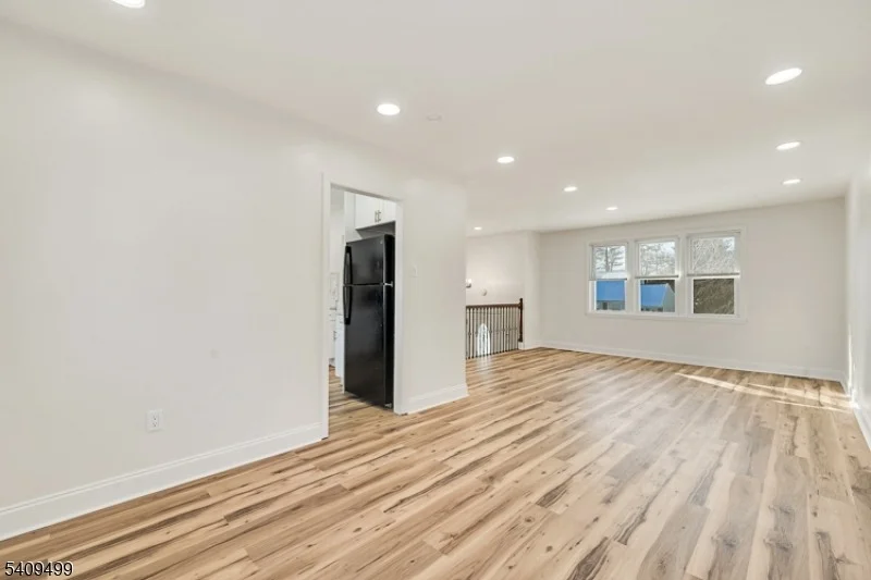 Photo of 33 Sycamore Dr