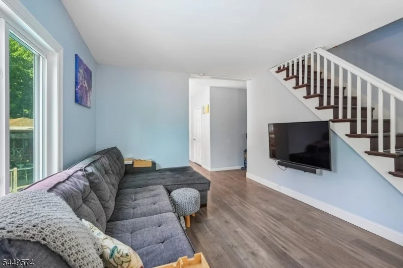 Photo of 2 Howard St