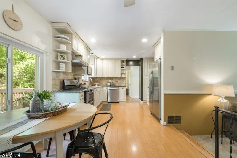 Photo of 43 Chaucer Dr