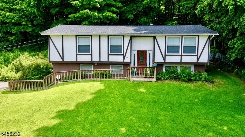 Photo of 131 Munsonhurst Rd