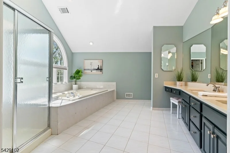 Photo of 16 Yorkshire Dr