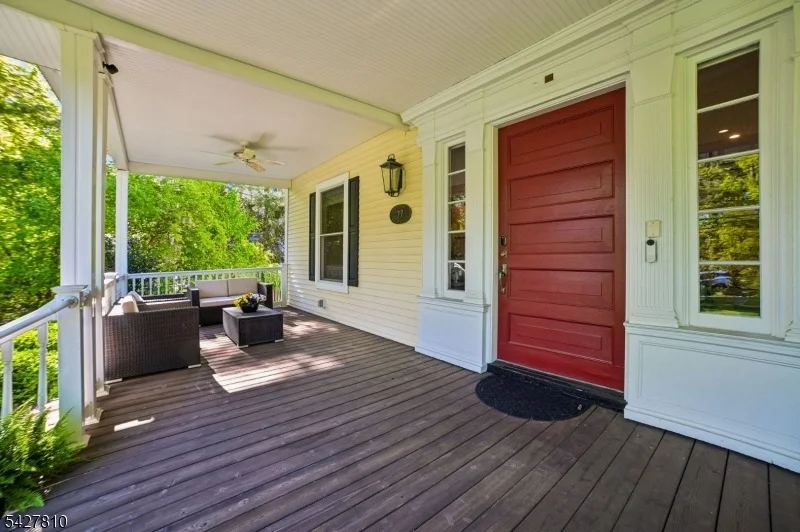 Photo of 77 Kent Place Blvd