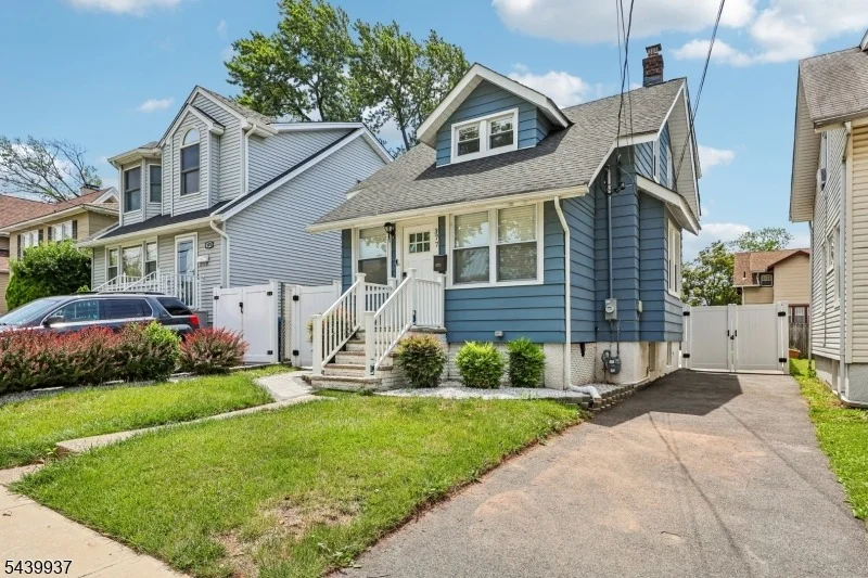 Photo of 377 Parker Ave