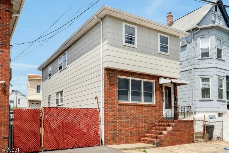 Photo of 183 Devon St