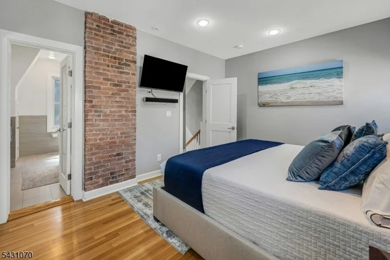 Photo of 18 Gardiner Pl