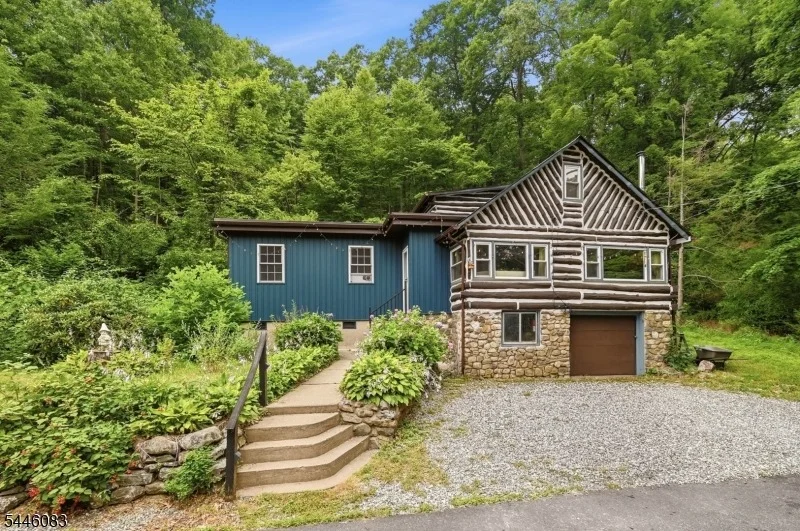 Photo of 83 Terra Cotta Rd
