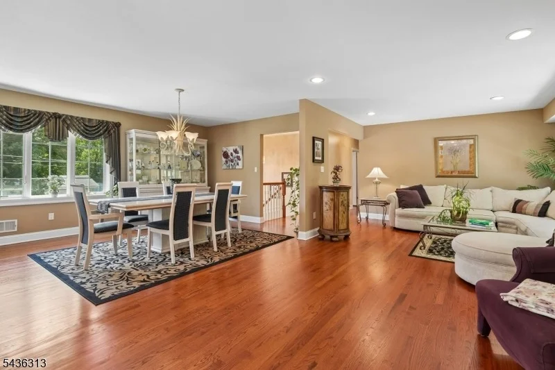 Photo of 18 Mary Ellen Dr