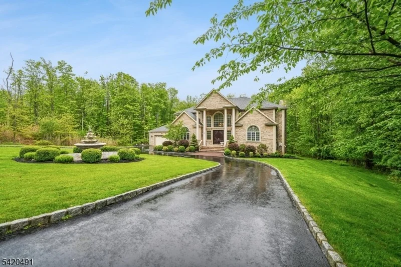 Photo of 72 Hook Mountain Rd