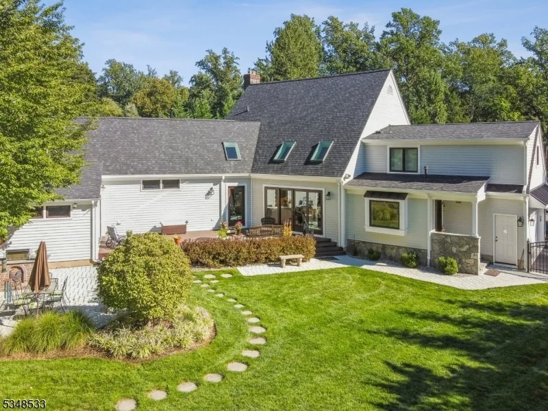 Photo of 11 Meadowbrook Ct