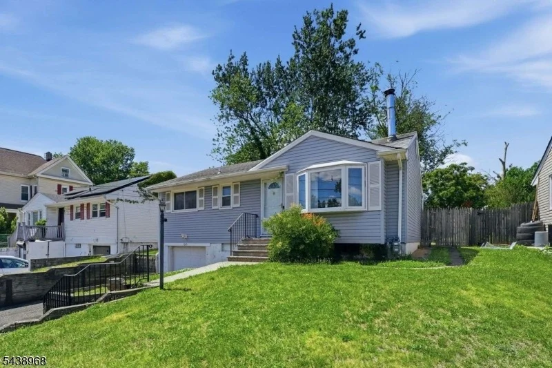 Photo of 1265 North Ave