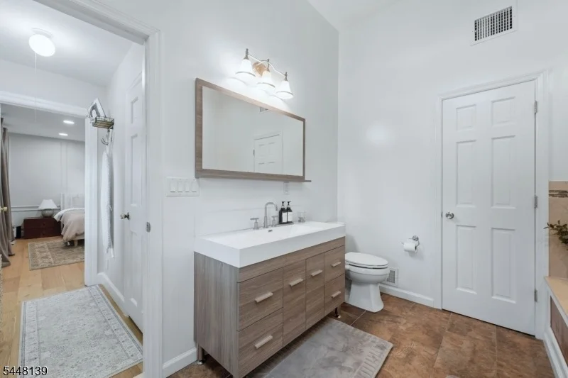 Photo of 102 Mortimer Ave