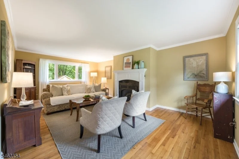 Photo of 43 Chaucer Dr