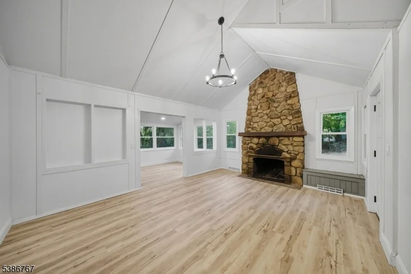 Photo of 330 Springbrook Trl