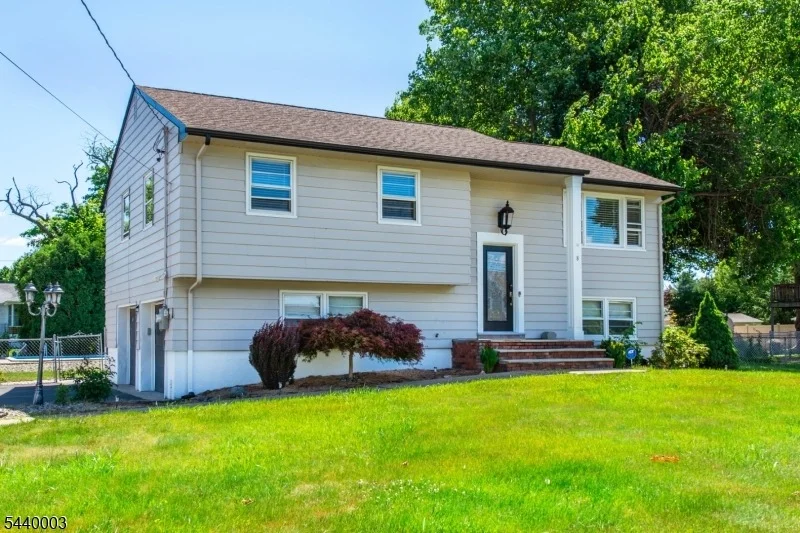 Photo of 8 Kennedy Dr
