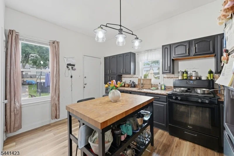 Photo of 217 8Th Ave