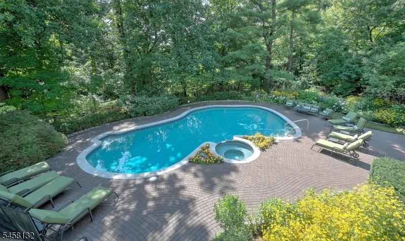 Photo of 52 Edgemont Rd